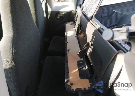 2003 Dodge Dakota z USA, uszkodzony, nr VIN 1D7HL12XX3S110577